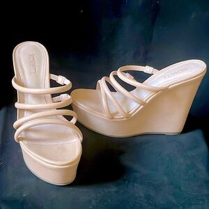 Schutz Platform Sandals *NWOT*